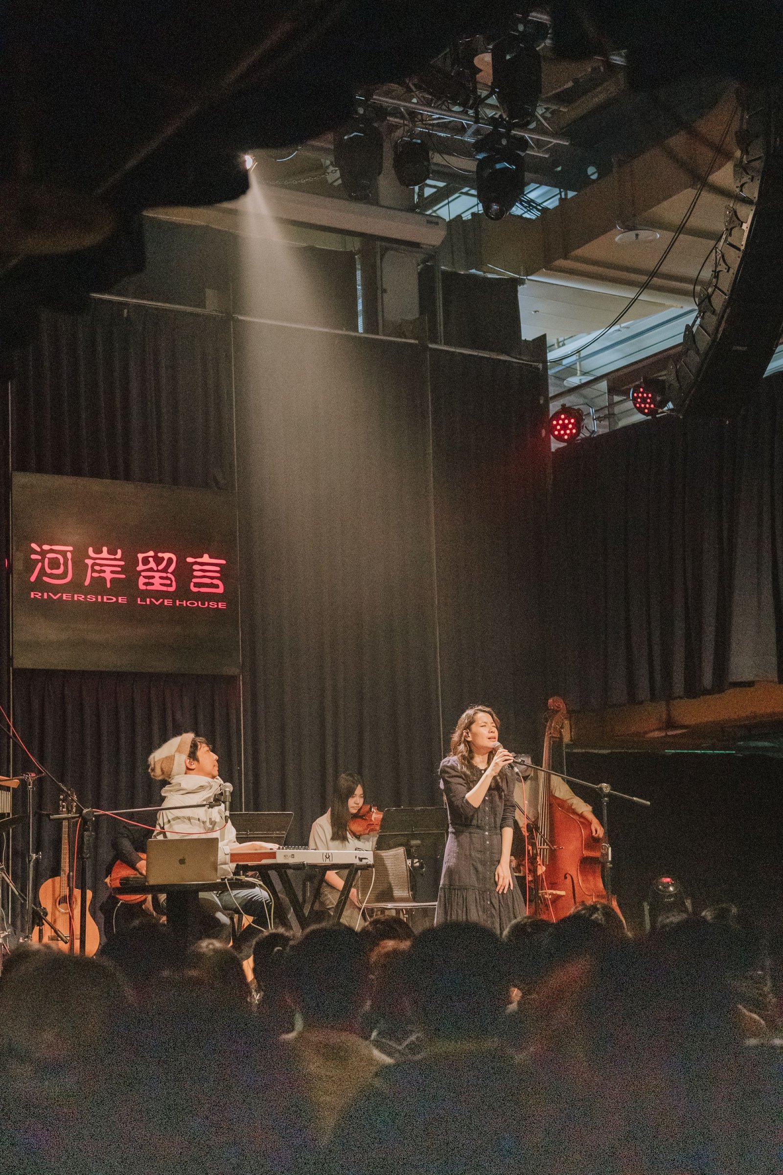 表演藝術攝影 回憶逆火 - 深白色專場演唱會演出紀錄
