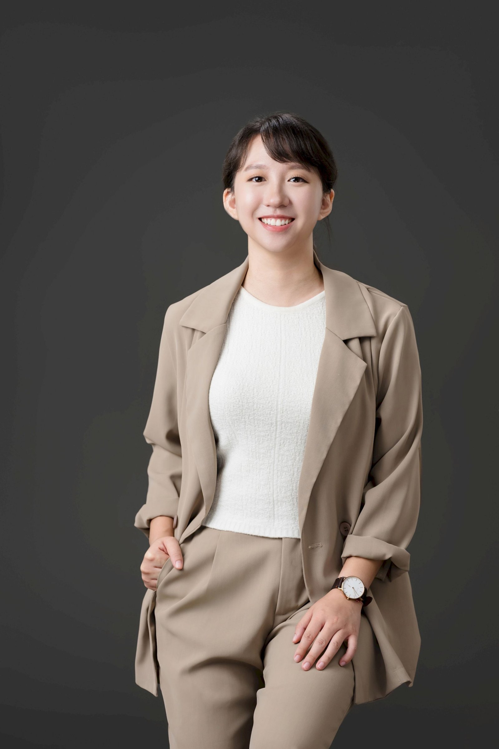 Sally 與 Jill 形象照,呈現自然專業的人像狀態