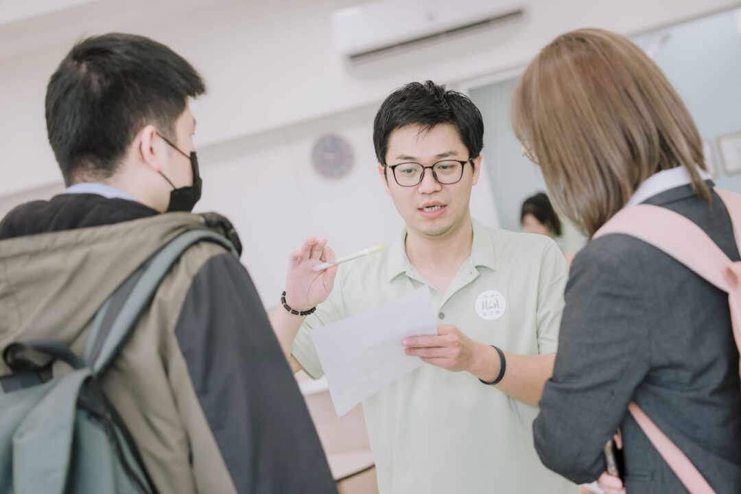 對茗日照中心開幕活動剪綵、場地與貴賓互動紀錄