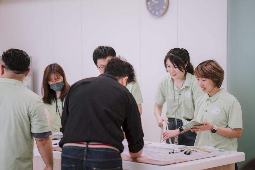 對茗日照中心開幕活動剪綵、場地與貴賓互動紀錄